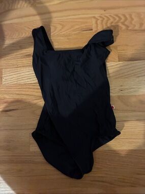 Yumiko Marieke black Leo